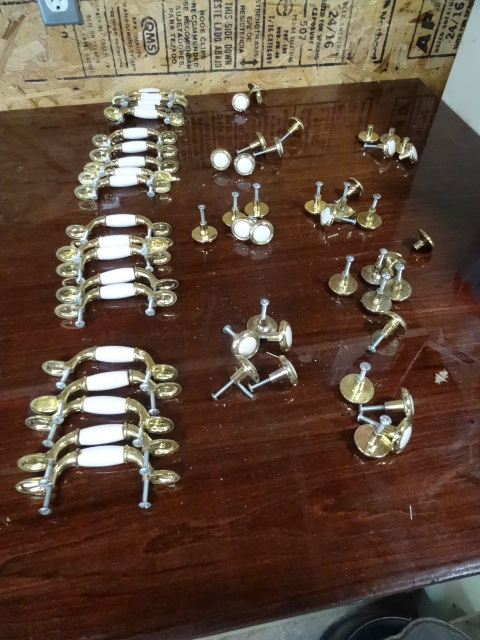lot 78 image: 38 Door Pulls, And 70 Handles.