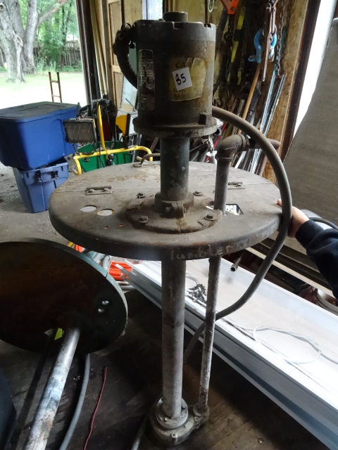 lot 85 image: 55 Barrel Pump, Gray Mill