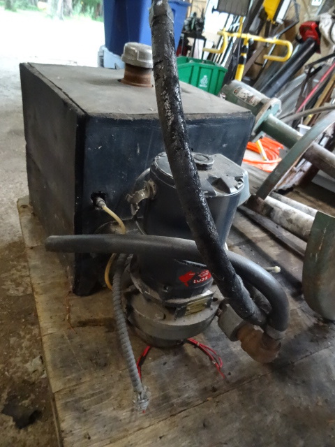 lot 86 image: Hydraulic Pump With Reservoir