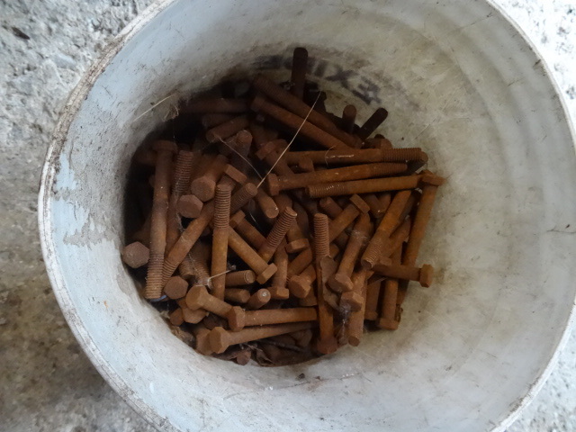 lot 90 image: Bucket Of 3 34 Long Bolts. 38