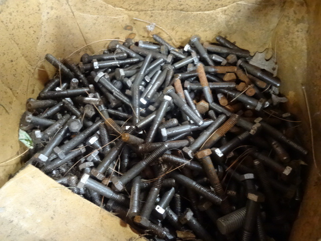 lot 91 image: 516 X 2 Bolts