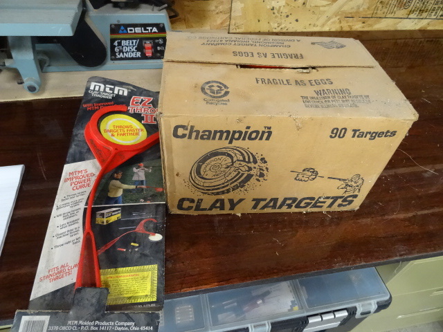 lot 93 image: Box Of Clay Pigeons With New Thrower