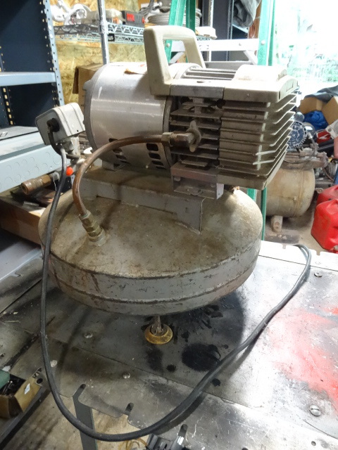 lot 106 image: Pancake Compressor, Porta Pac P-34.