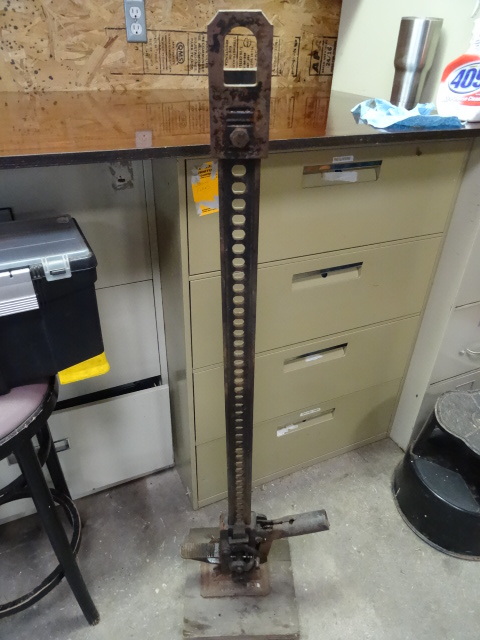 lot 120 image: HL 484 High Lift Jack