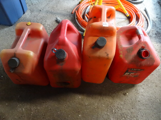 lot 121 image: 4 Plastic Gas Cans. 5 Gal.