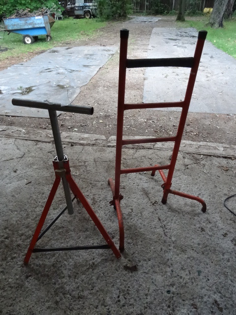 lot 123 image: Adjustable Height Stand