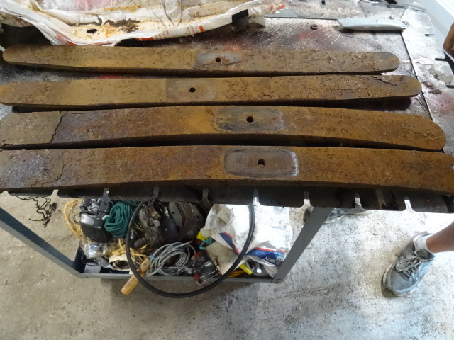 lot 124 image: 30 Ford Leaf Springs. Qty 4  30 X 3