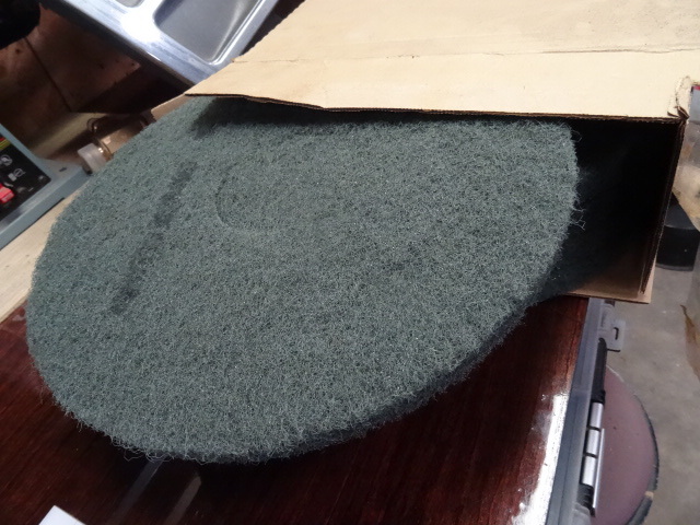 lot 130 image: M5300 Blue Cleaner Pads For Floor Buffers.