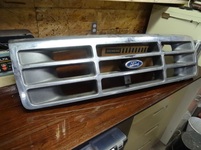 lot 132 image: Ford Pickup Truck Grill F2TB-8200