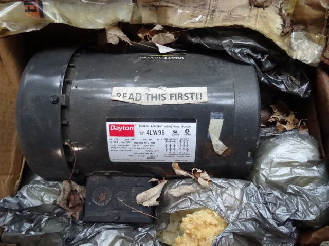 lot 138 image: Dayton 4LW98 New Electric Motor
