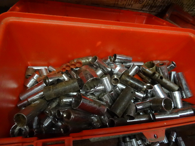 lot 146 image: Plastic Tool Box With Misc Sockets