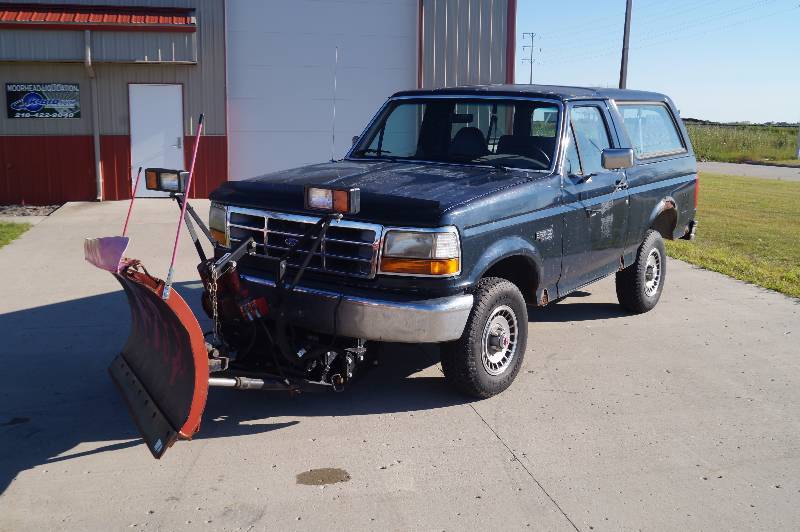 1992 Ford Bronco w Snow Plow