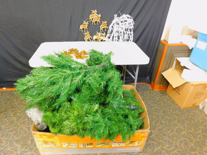 lot 69 image: Christmas Stuff