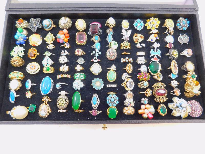 lot 1 image: Lot of Rings