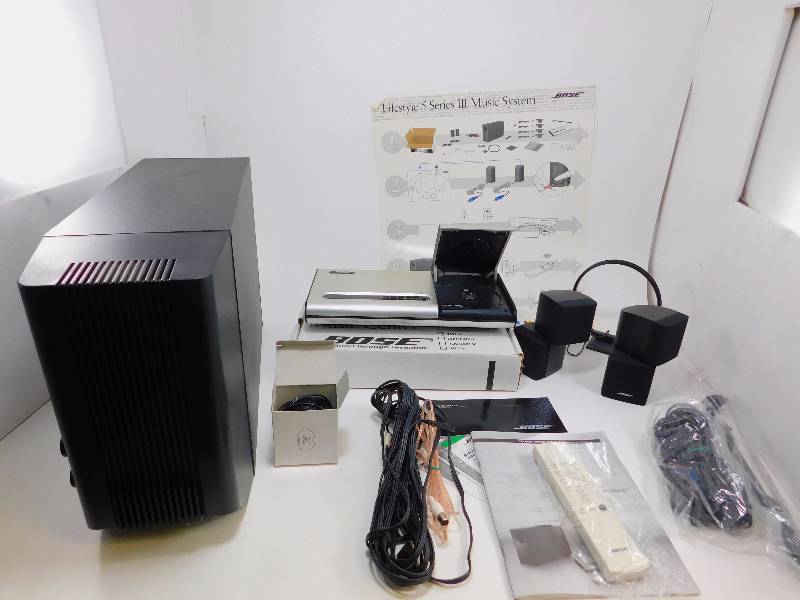 lot 4 image: Bose Lifestyle 5 Music System