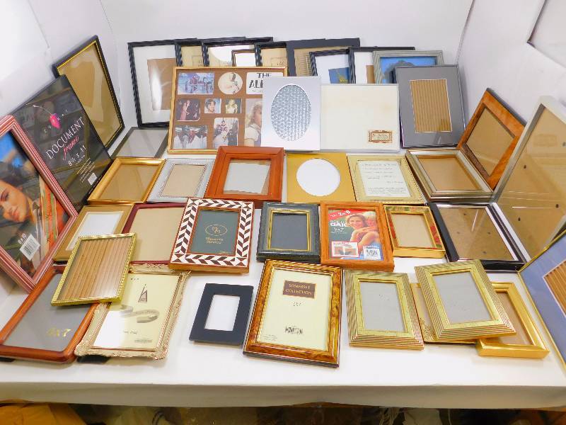 lot 9 image: Lot of Picture Frames