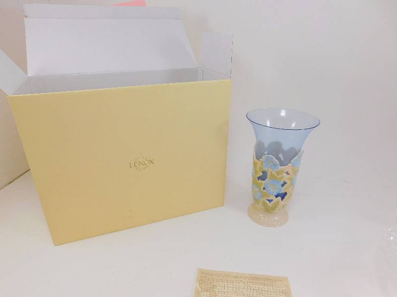lot 10 image: Classic Lenox Pierced Morning Glory Vase