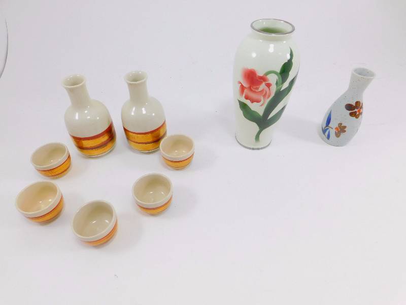 lot 14 image: Japanese Vases  Japanese Sake Set