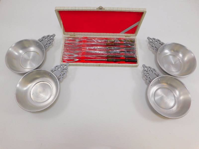 lot 17 image: Vintage Fondue Bowls & Forks - New, Never Used