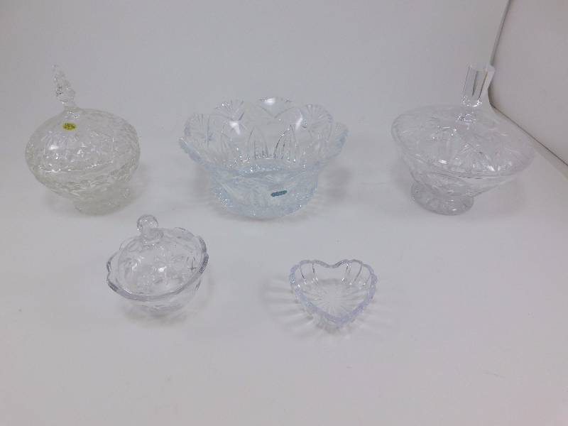 lot 23 image: Lot of Various Crystal Dishes