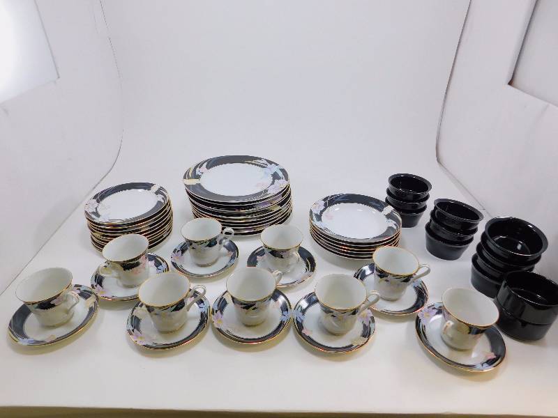 lot 25 image: Mikasa Charisma Black Fine China Place Setting for 10