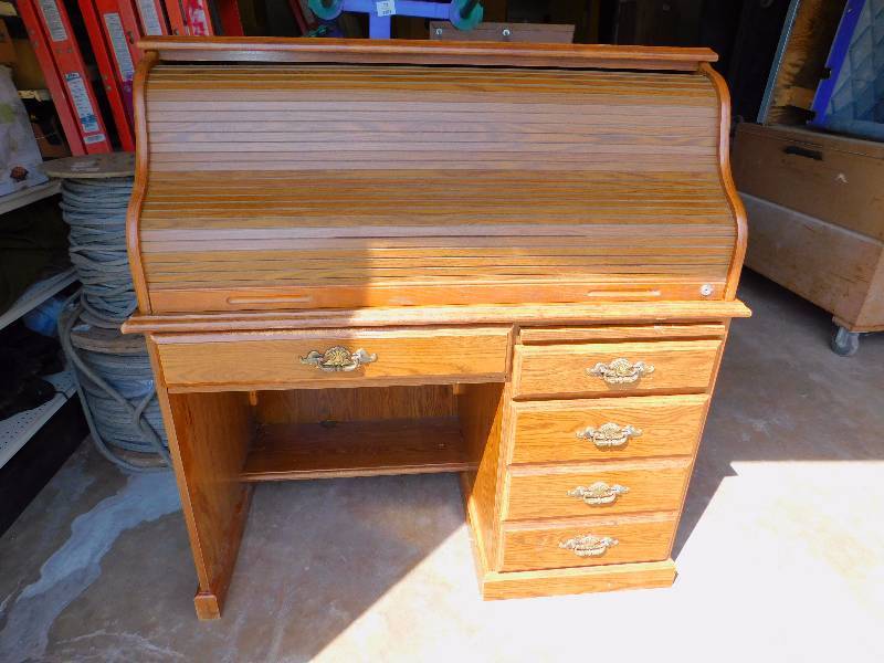 lot 33 image: Roll Top Desk