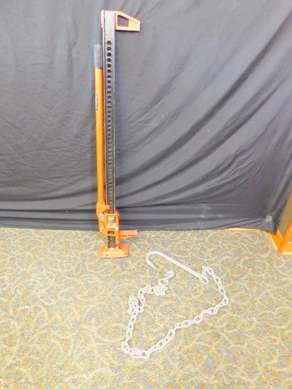lot 34 image: 48 Farm Jack with Hook & Chain