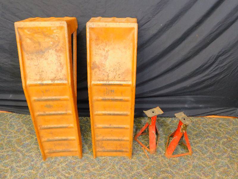 lot 35 image: (2) Car Ramps & (2) Jack Stands