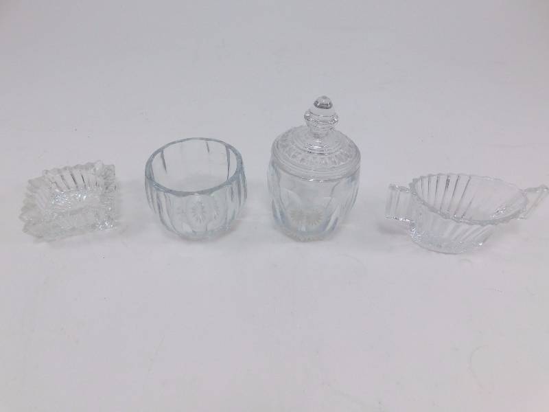 lot 43 image: Vintage Glass Items