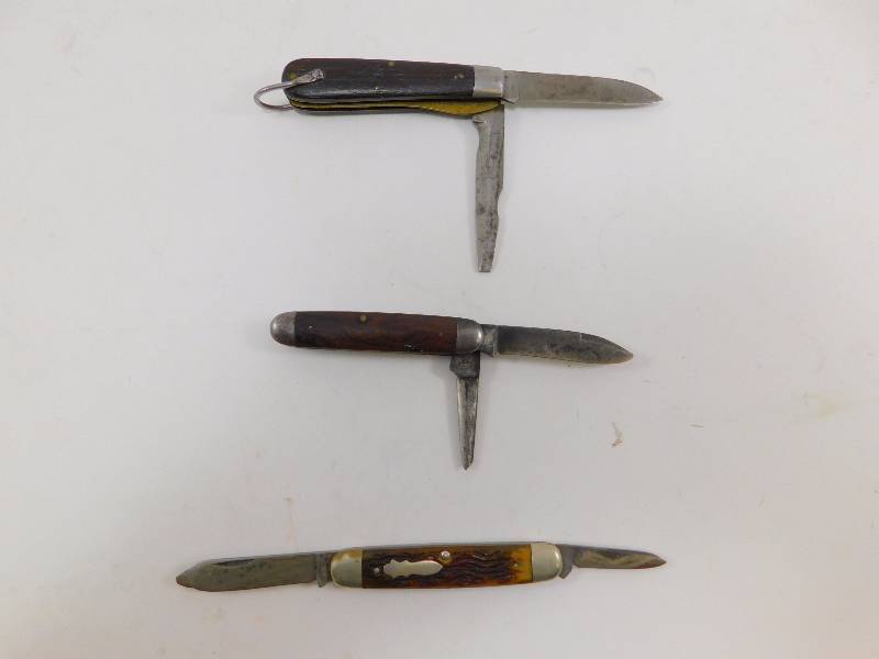 lot 52 image: Lot of Vintage Pocket Knives