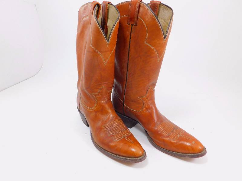 lot 60 image: Size 9 Cowboy Boots