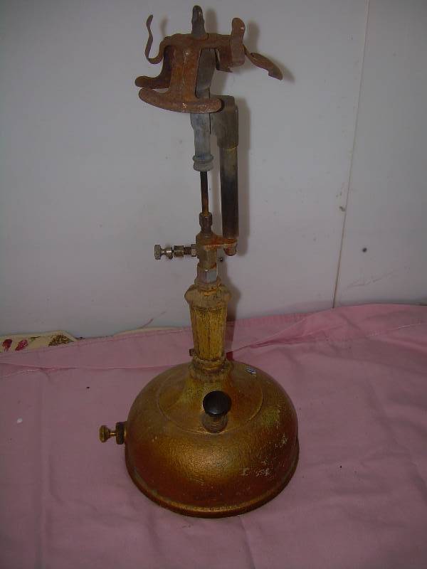 ANTIQUE PARLER LAMP
