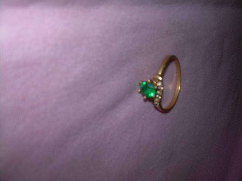 BAND SAYS 14 KT GREEN STONE