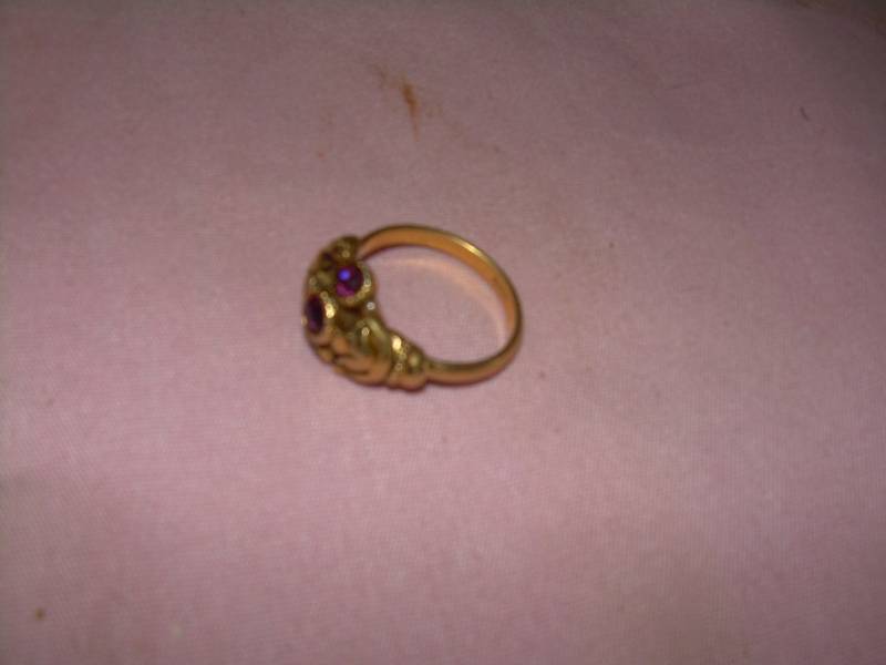 SZ 7 RING PURPLE STONE