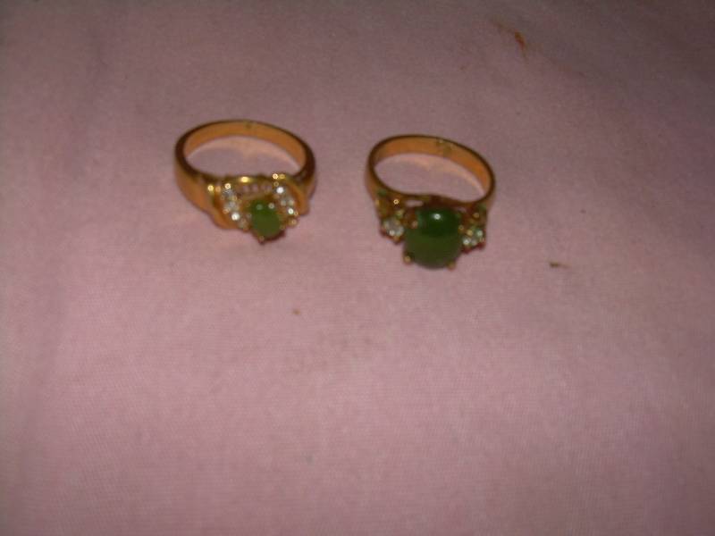 2 SZ 6 RINGS GREEN STONE WITH DIAMOND