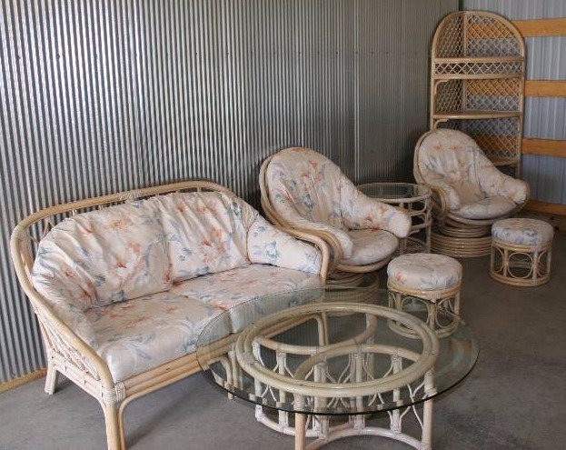 lot 1 image: Rattan Furniture Set
