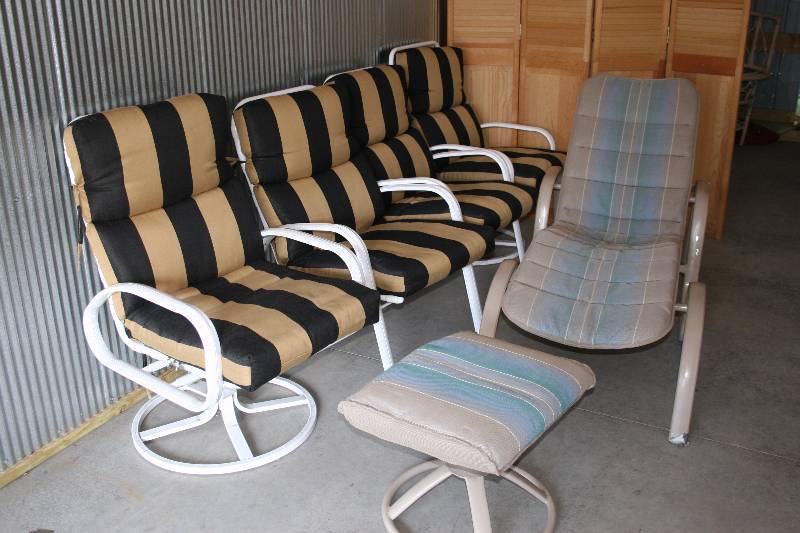 lot 2 image: Patio Furniture