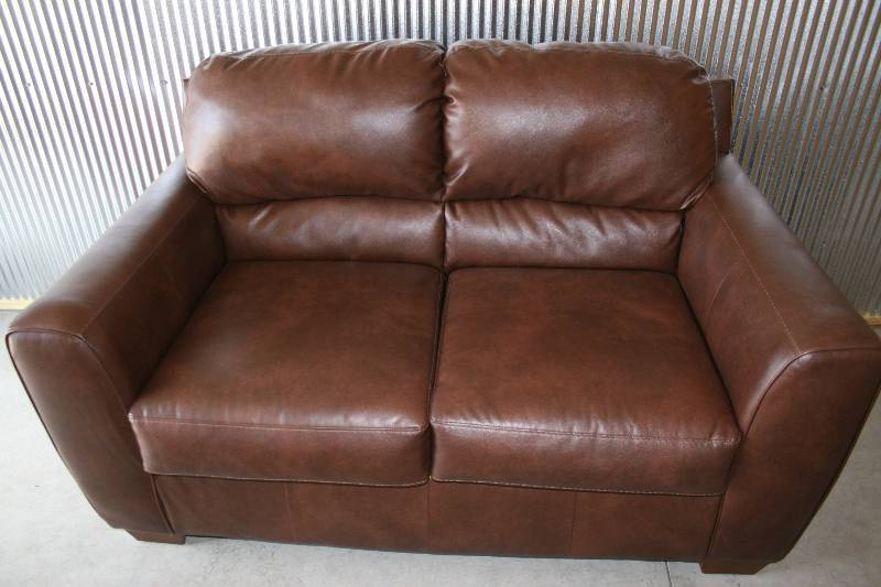 lot 5 image: Leather Love Seat