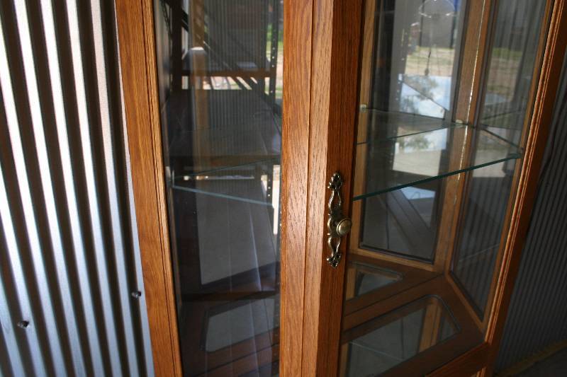 lot 7 image: Display Cabinet