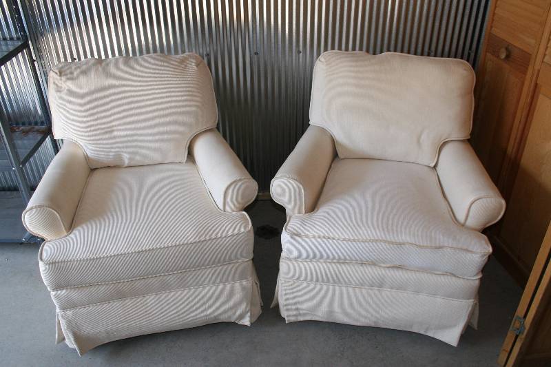 lot 13 image: Matching Chairs