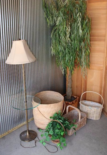 lot 16 image: Lamp, Fake Plant, and Baskets
