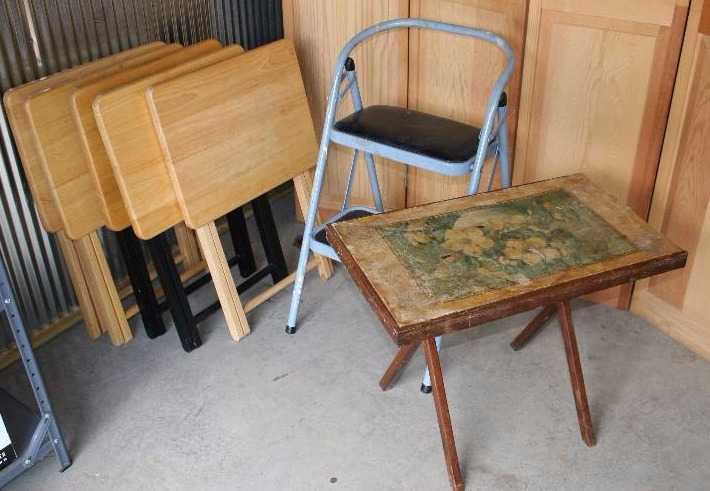 lot 20 image: TV Trays and Step Stool