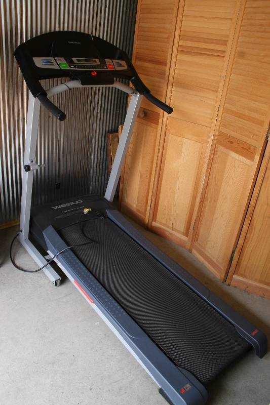 lot 21 image: Treadmill