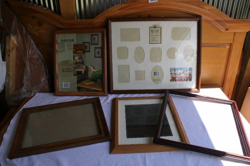 lot 39 image: Picture frames