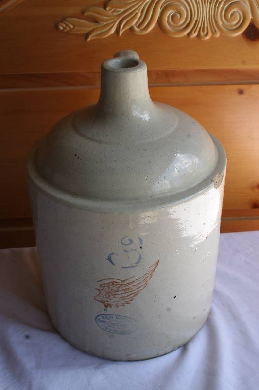 lot 44 image: Three Gallon Redwing Crock