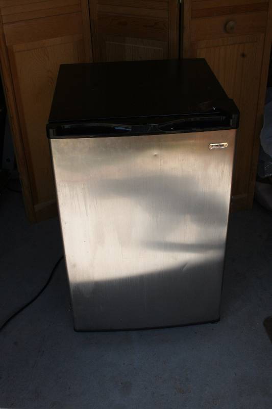 lot 47 image: Compact Refrigerator