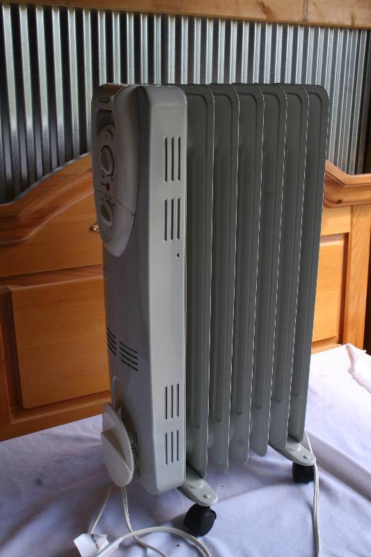 lot 48 image: Electric Radiator