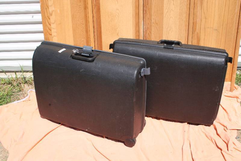 lot 68 image: Hardside Luggage