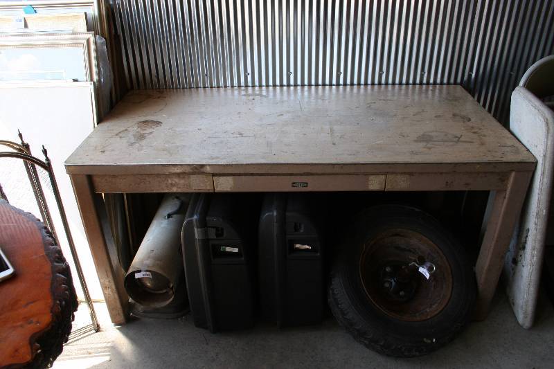 lot 71 image: Shop TableWork Bench