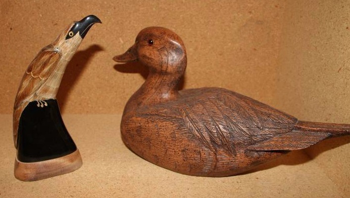 lot 92 image: Bird Dcor